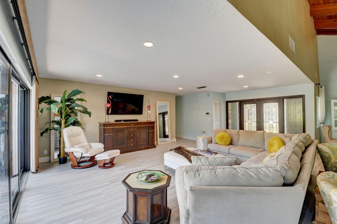 Activo con contrato: $5,500 (3 camas, 2 baños, 2144 Pies cuadrados)