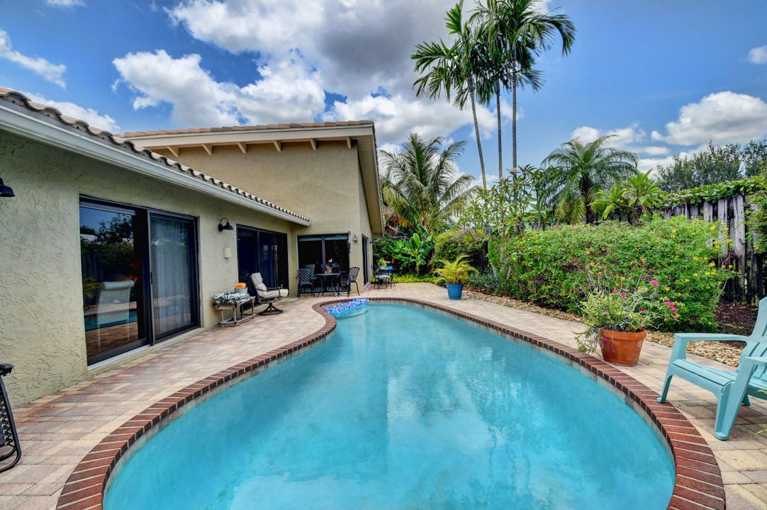 Activo con contrato: $5,500 (3 camas, 2 baños, 2144 Pies cuadrados)