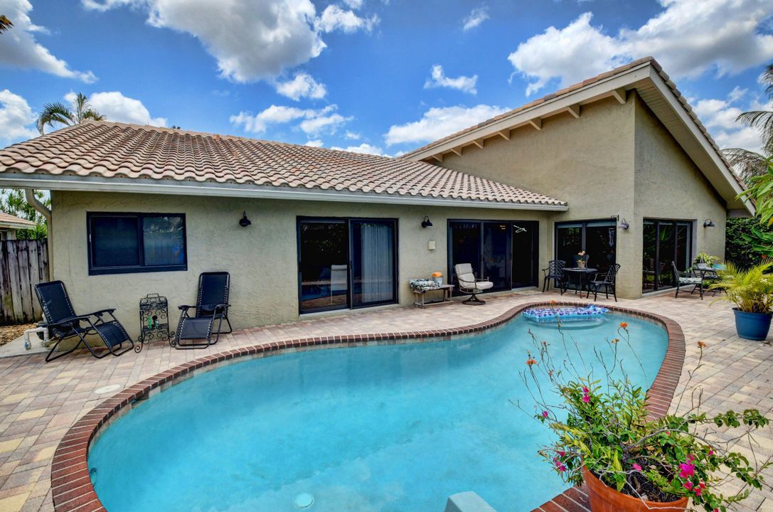 Activo con contrato: $5,500 (3 camas, 2 baños, 2144 Pies cuadrados)