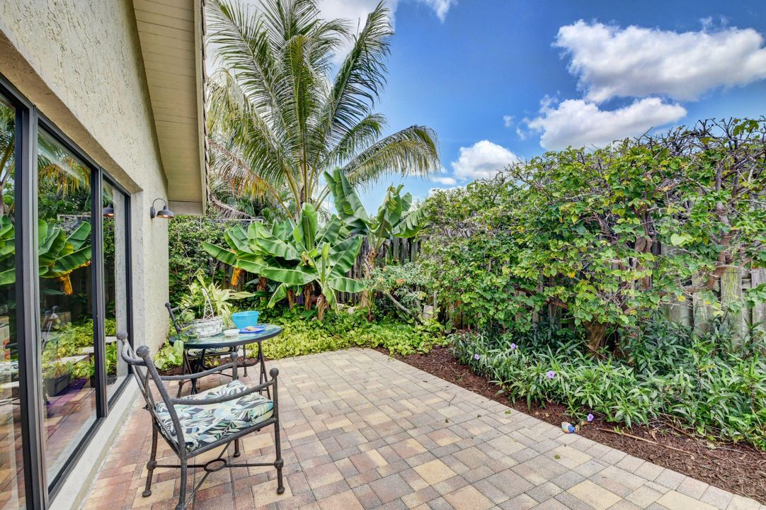 Activo con contrato: $5,500 (3 camas, 2 baños, 2144 Pies cuadrados)