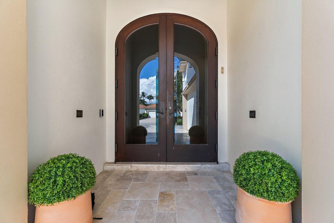 Под контрактом: $5,995,000 (5 спален, 4 ванн, 4765 Квадратных фут)