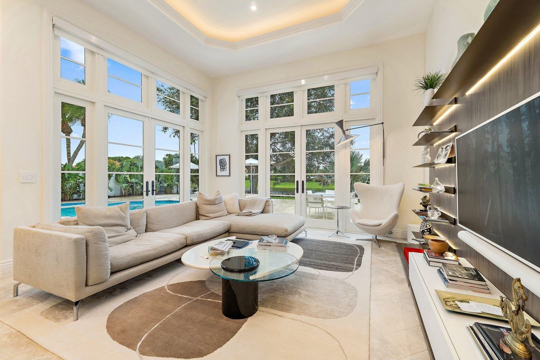 Под контрактом: $5,995,000 (5 спален, 4 ванн, 4765 Квадратных фут)