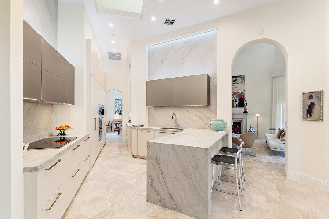 Под контрактом: $5,995,000 (5 спален, 4 ванн, 4765 Квадратных фут)