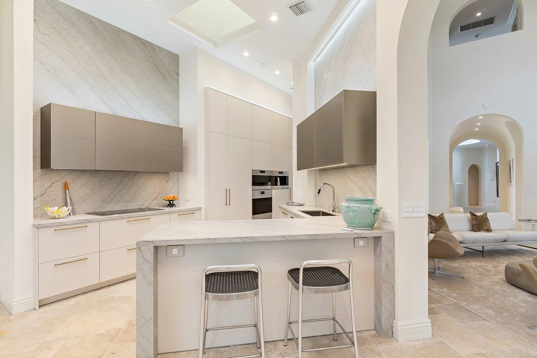 Под контрактом: $5,995,000 (5 спален, 4 ванн, 4765 Квадратных фут)