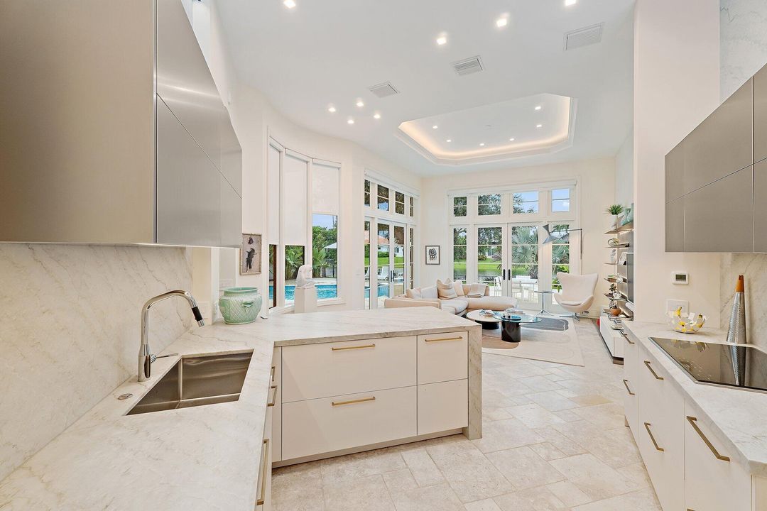 Под контрактом: $5,995,000 (5 спален, 4 ванн, 4765 Квадратных фут)