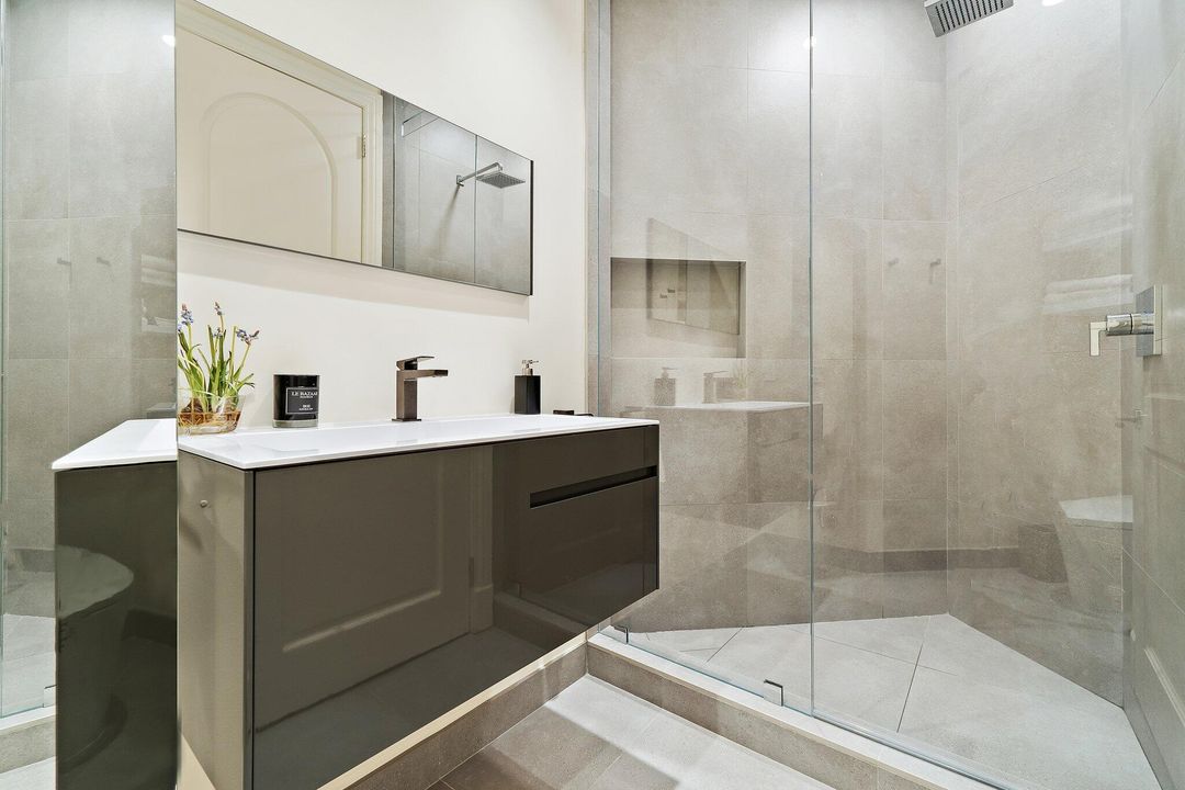 Под контрактом: $5,995,000 (5 спален, 4 ванн, 4765 Квадратных фут)