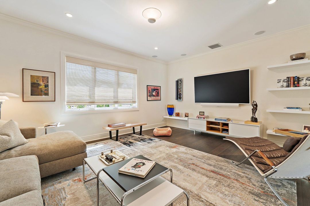 Под контрактом: $5,995,000 (5 спален, 4 ванн, 4765 Квадратных фут)