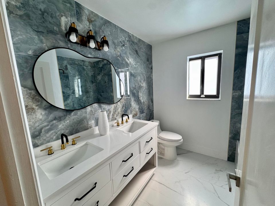 Activo con contrato: $5,500 (3 camas, 2 baños, 2144 Pies cuadrados)