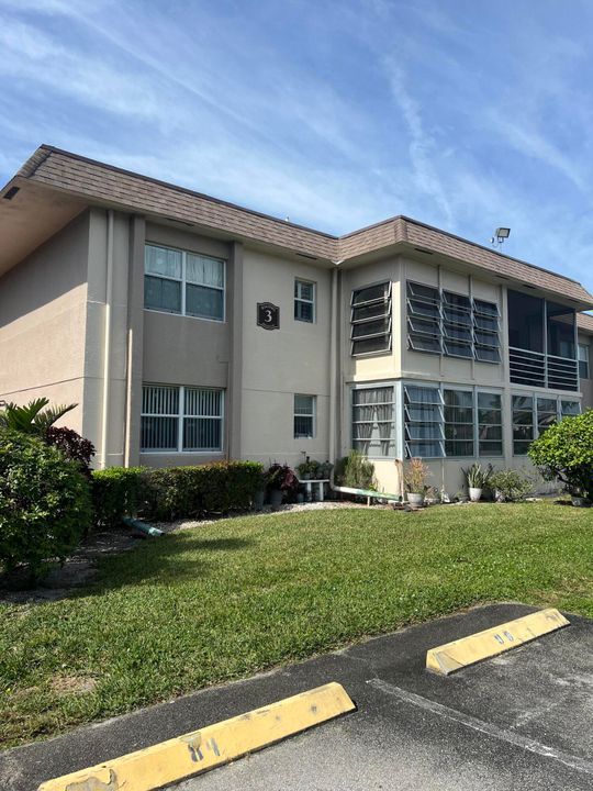 For Sale: $109,900 (2 beds, 2 baths, 920 Square Feet)