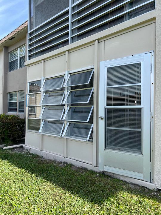 For Sale: $109,900 (2 beds, 2 baths, 920 Square Feet)