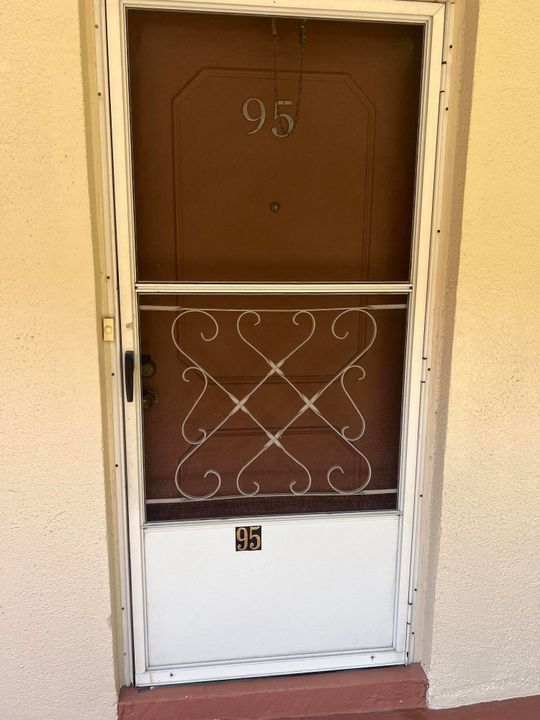 For Sale: $109,900 (2 beds, 2 baths, 920 Square Feet)