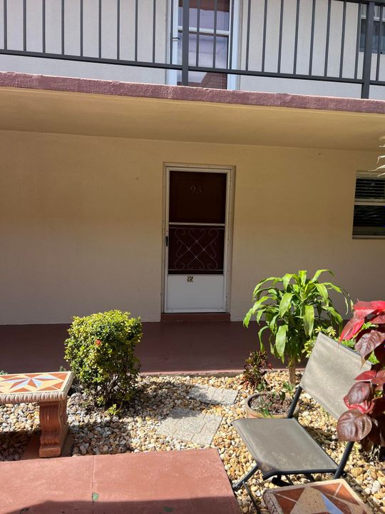 For Sale: $109,900 (2 beds, 2 baths, 920 Square Feet)