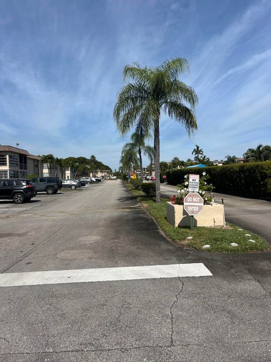 For Sale: $109,900 (2 beds, 2 baths, 920 Square Feet)