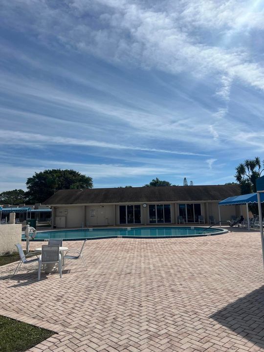 For Sale: $109,900 (2 beds, 2 baths, 920 Square Feet)