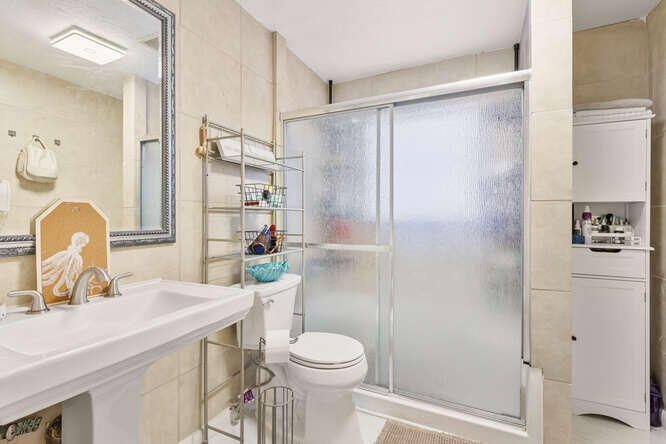 Active With Contract: $409,900 (3 beds, 1 baths, 1033 Square Feet)