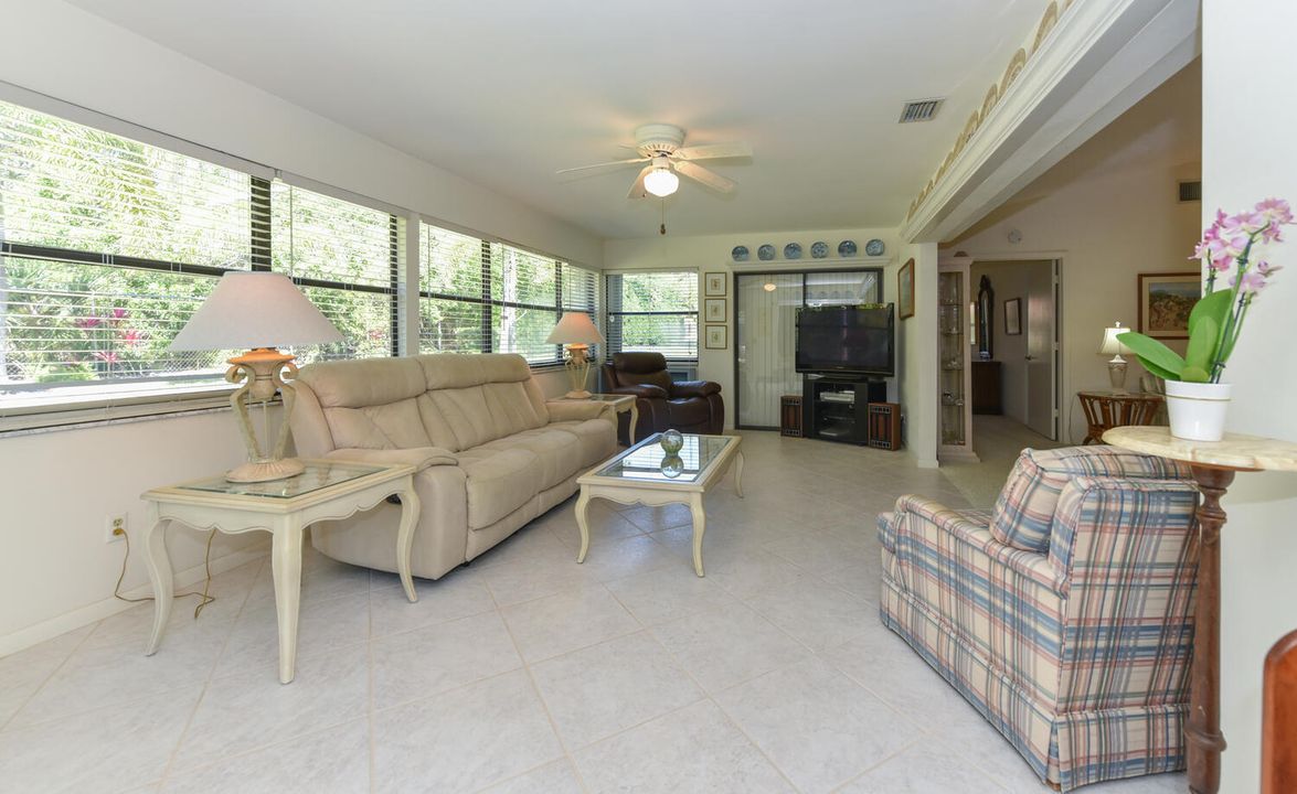 合同活跃: $535,000 (3 贝兹, 2 浴室, 2303 平方英尺)