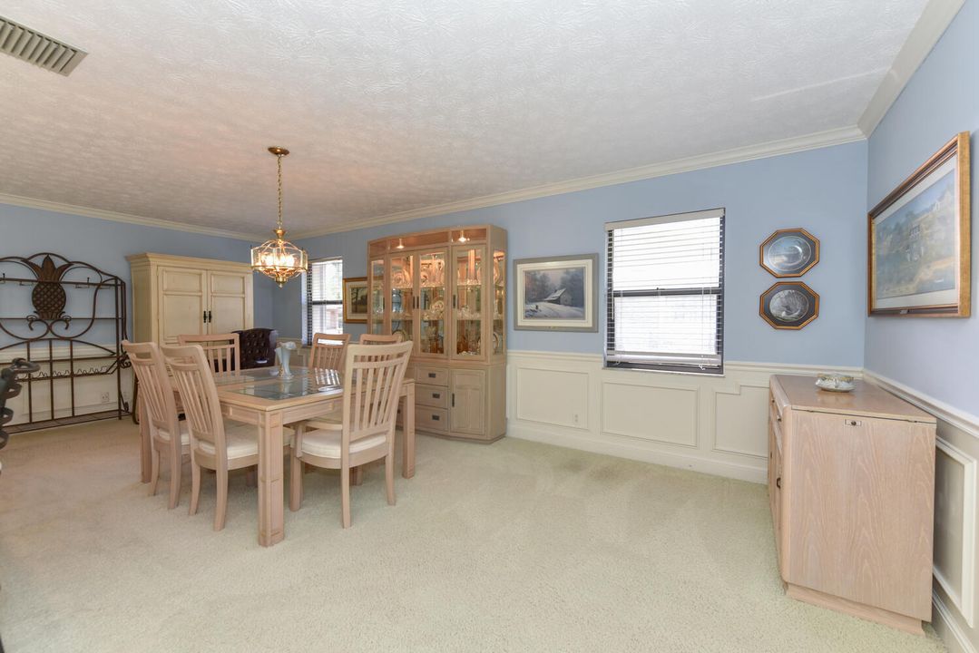 合同活跃: $535,000 (3 贝兹, 2 浴室, 2303 平方英尺)