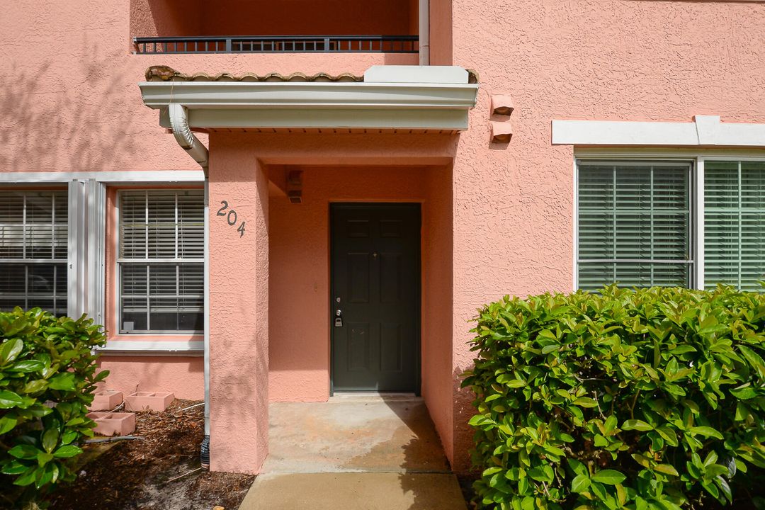 For Sale: $160,000 (1 beds, 1 baths, 875 Square Feet)