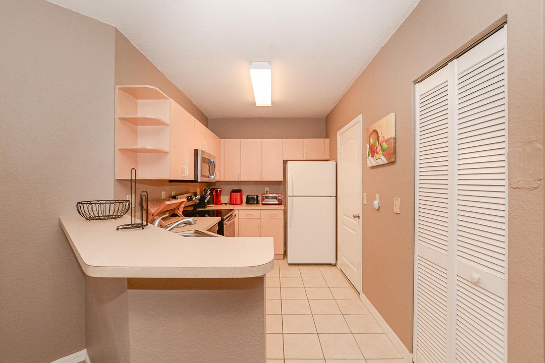 For Sale: $160,000 (1 beds, 1 baths, 875 Square Feet)