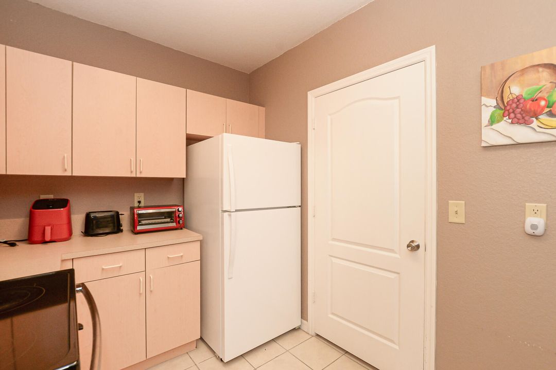 For Sale: $160,000 (1 beds, 1 baths, 875 Square Feet)
