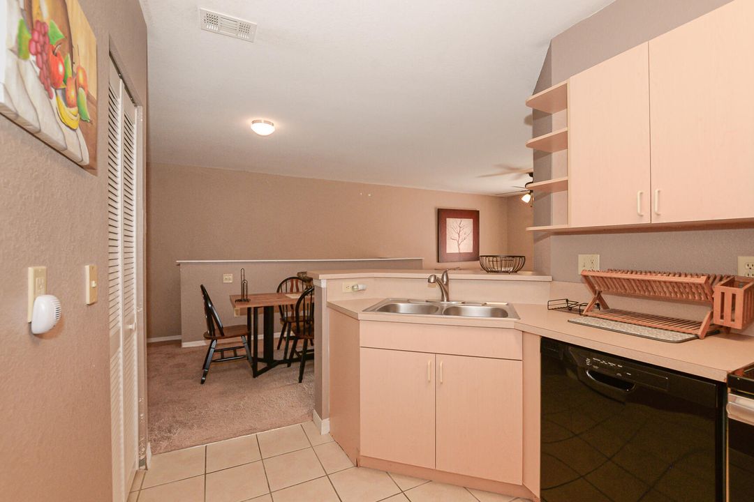 For Sale: $160,000 (1 beds, 1 baths, 875 Square Feet)