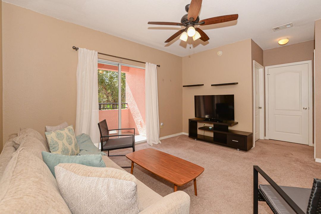 For Sale: $160,000 (1 beds, 1 baths, 875 Square Feet)