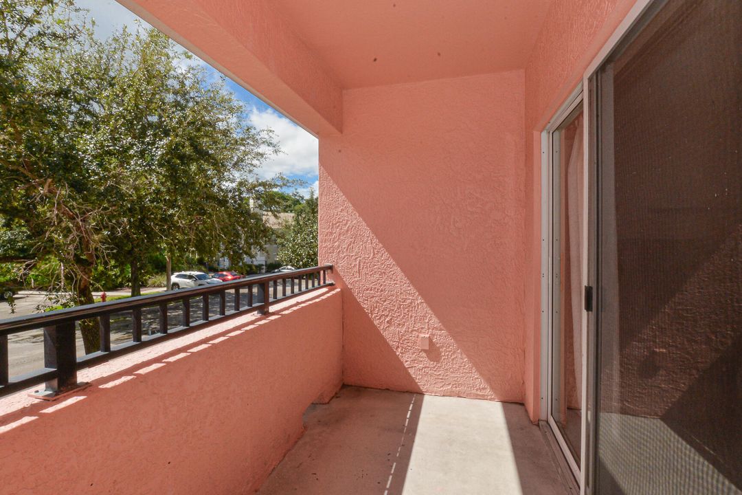 For Sale: $160,000 (1 beds, 1 baths, 875 Square Feet)