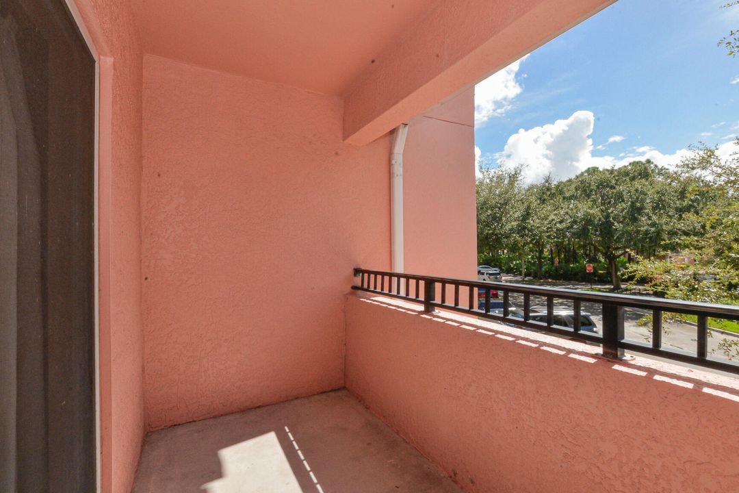 For Sale: $160,000 (1 beds, 1 baths, 875 Square Feet)