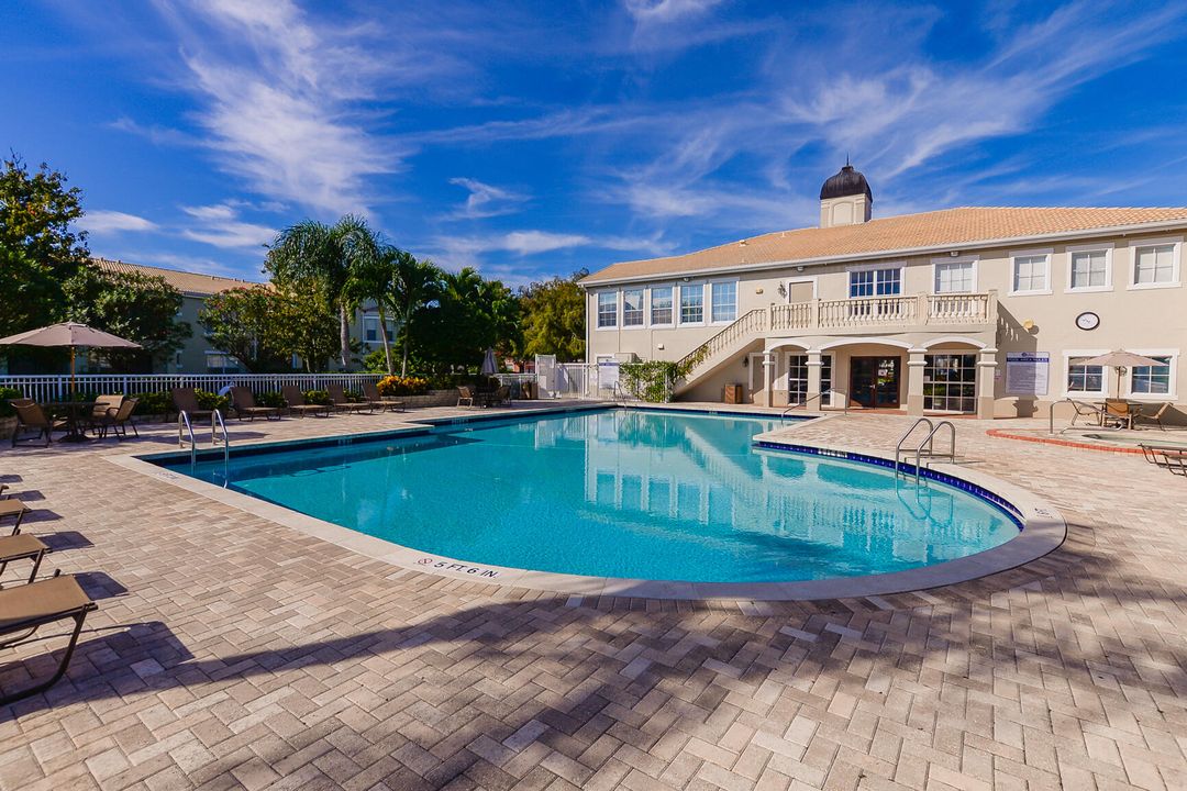 For Sale: $160,000 (1 beds, 1 baths, 875 Square Feet)