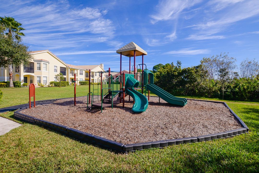 For Sale: $160,000 (1 beds, 1 baths, 875 Square Feet)