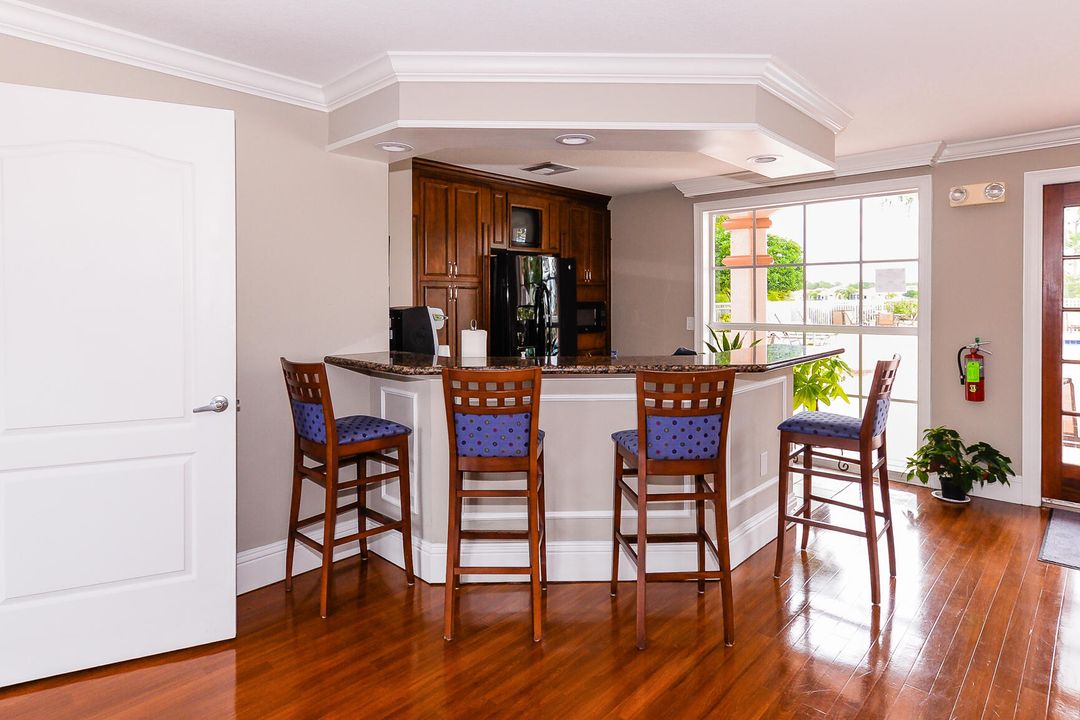 For Sale: $160,000 (1 beds, 1 baths, 875 Square Feet)