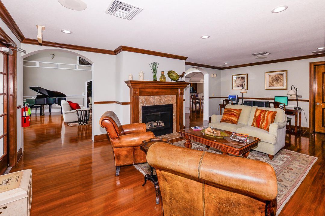 For Sale: $160,000 (1 beds, 1 baths, 875 Square Feet)