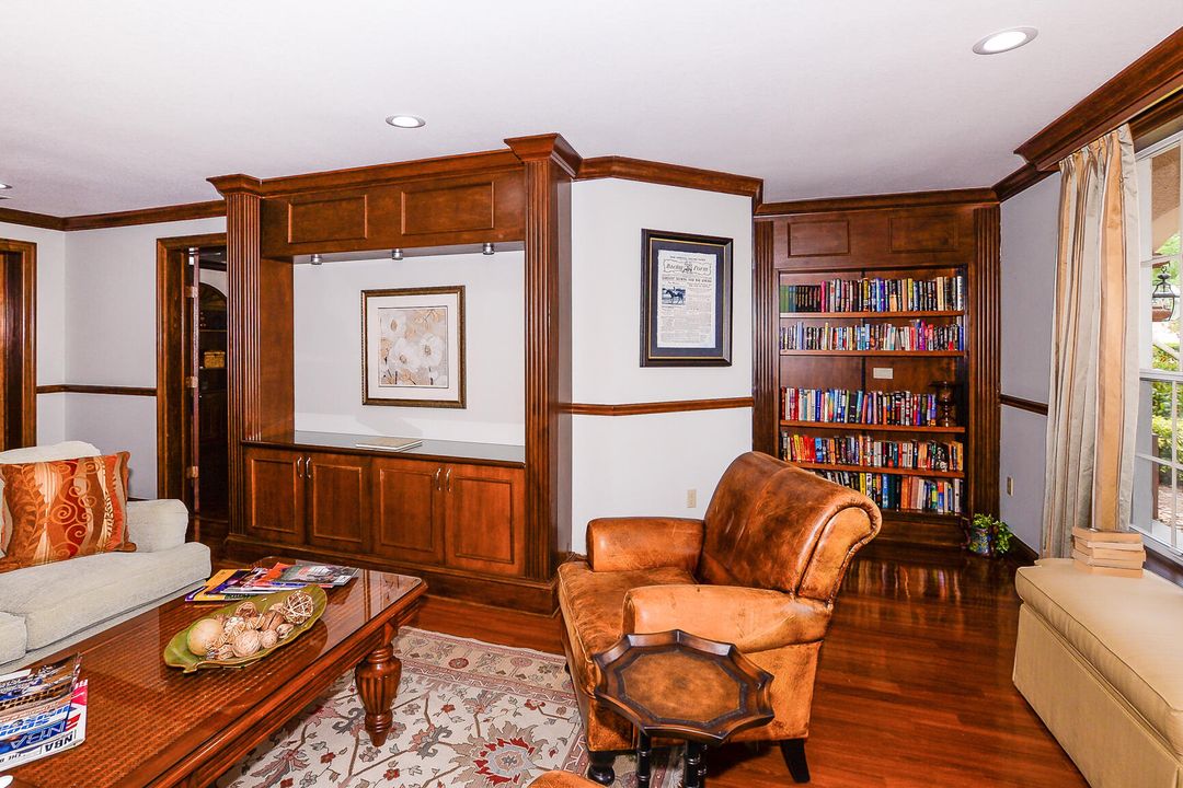 For Sale: $160,000 (1 beds, 1 baths, 875 Square Feet)