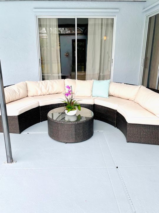 Под контрактом: $5,000 (3 спален, 2 ванн, 1275 Квадратных фут)