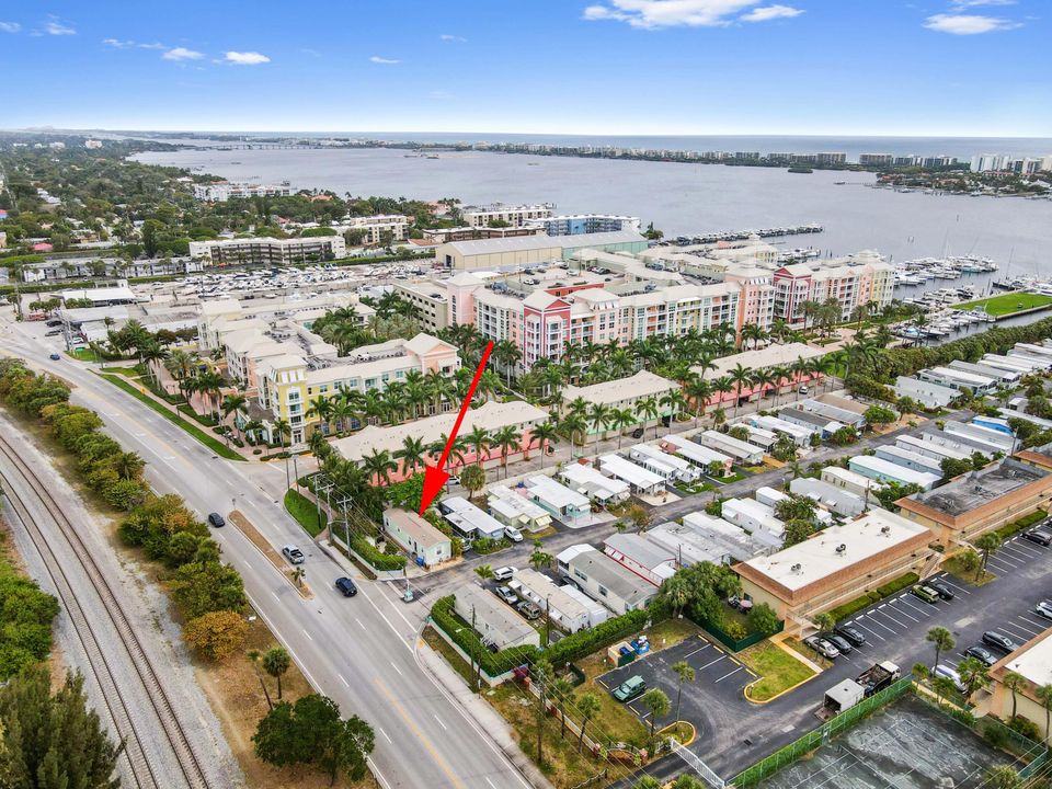 待售: $175,000 (2 贝兹, 2 浴室, 832 平方英尺)