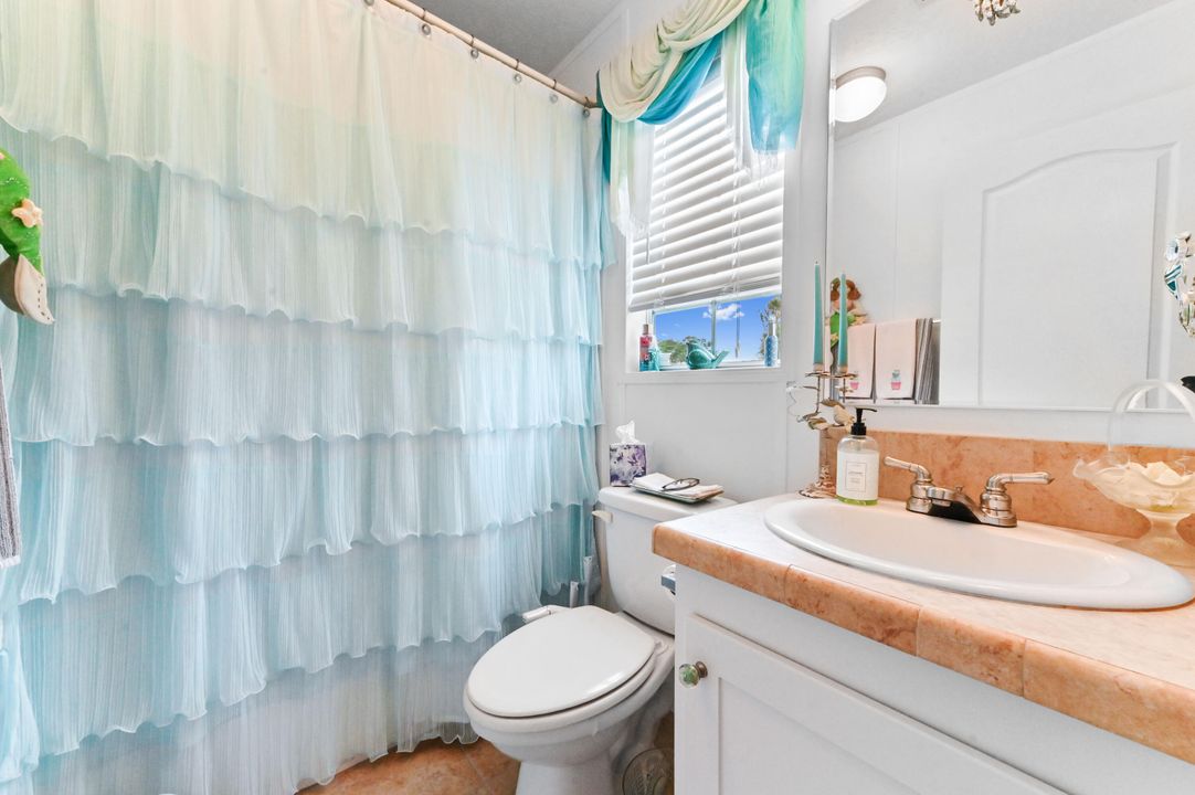 待售: $175,000 (2 贝兹, 2 浴室, 832 平方英尺)