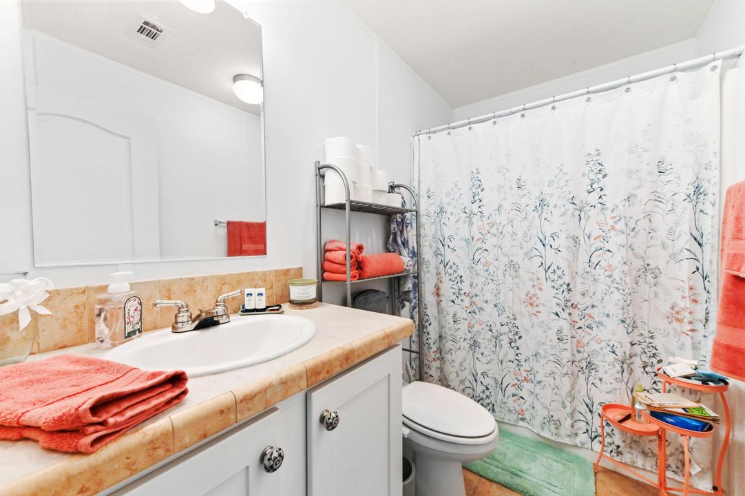 待售: $175,000 (2 贝兹, 2 浴室, 832 平方英尺)