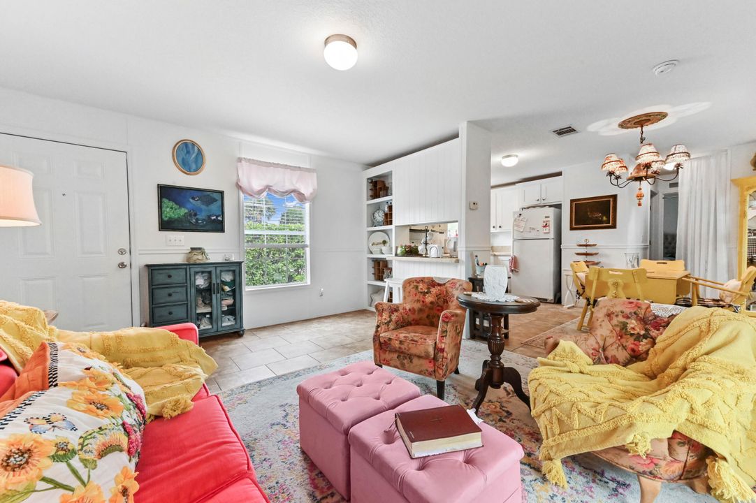 待售: $175,000 (2 贝兹, 2 浴室, 832 平方英尺)