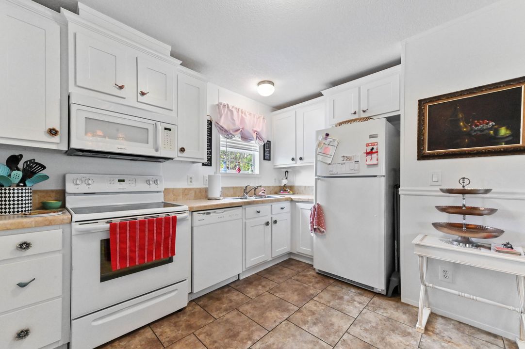 待售: $175,000 (2 贝兹, 2 浴室, 832 平方英尺)