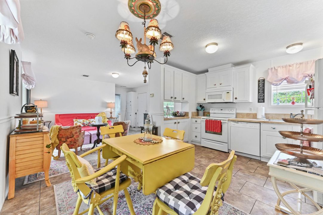 待售: $175,000 (2 贝兹, 2 浴室, 832 平方英尺)