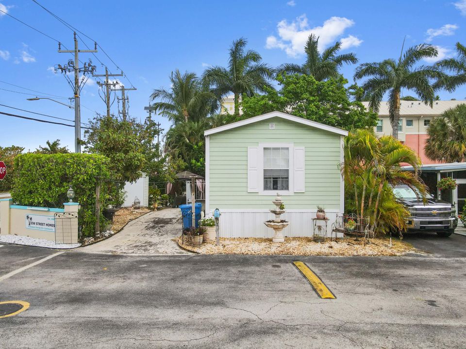 待售: $175,000 (2 贝兹, 2 浴室, 832 平方英尺)