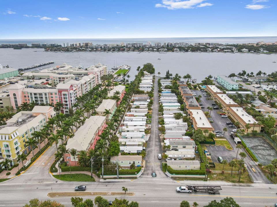 待售: $175,000 (2 贝兹, 2 浴室, 832 平方英尺)