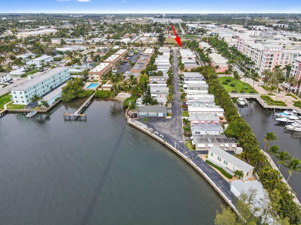 待售: $175,000 (2 贝兹, 2 浴室, 832 平方英尺)