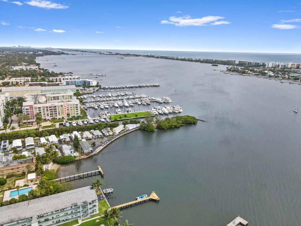 待售: $175,000 (2 贝兹, 2 浴室, 832 平方英尺)