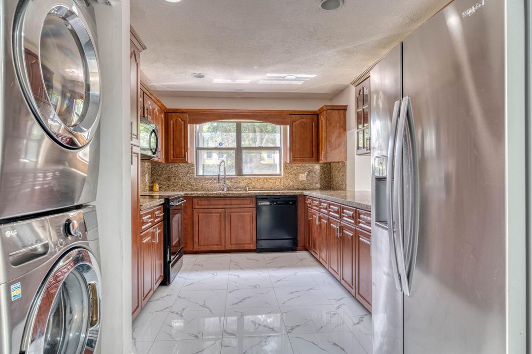 En Venta: $405,000 (3 camas, 2 baños, 1684 Pies cuadrados)