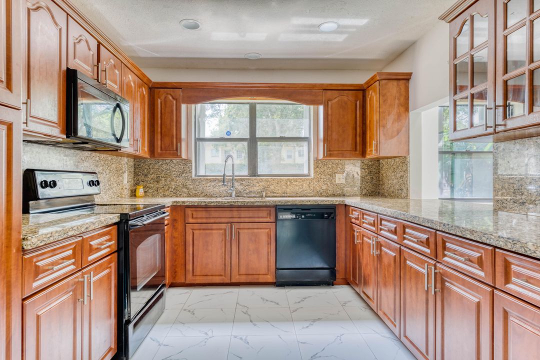 En Venta: $405,000 (3 camas, 2 baños, 1684 Pies cuadrados)