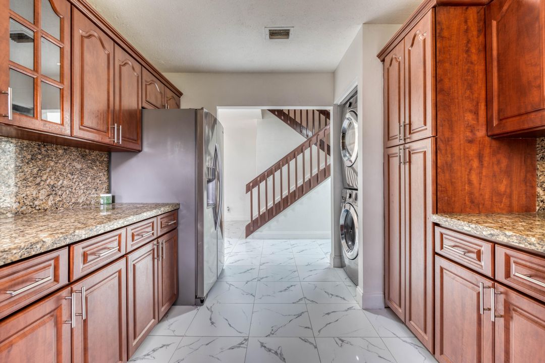 En Venta: $405,000 (3 camas, 2 baños, 1684 Pies cuadrados)