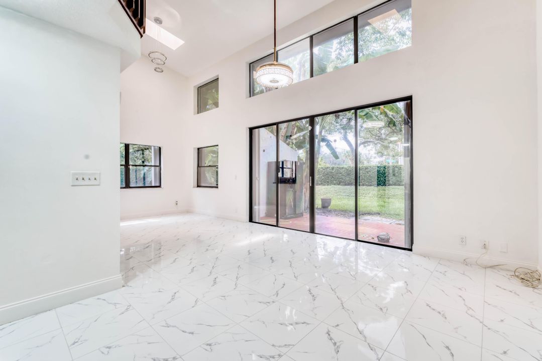 En Venta: $405,000 (3 camas, 2 baños, 1684 Pies cuadrados)