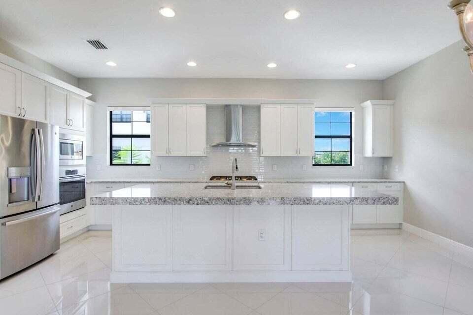 Active With Contract: $5,500 (3 beds, 3 baths, 2252 Square Feet)