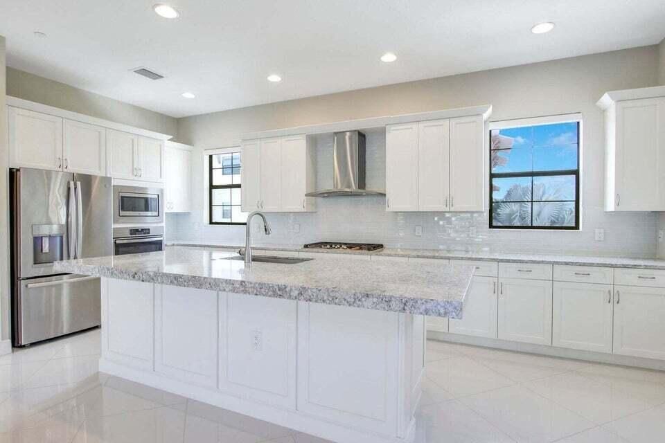 Active With Contract: $5,500 (3 beds, 3 baths, 2252 Square Feet)